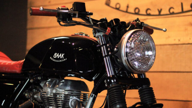 BAAK-MOTOCYCLETTES-Royal-Enfield-GT-Continental-CustomBike-1.jpg