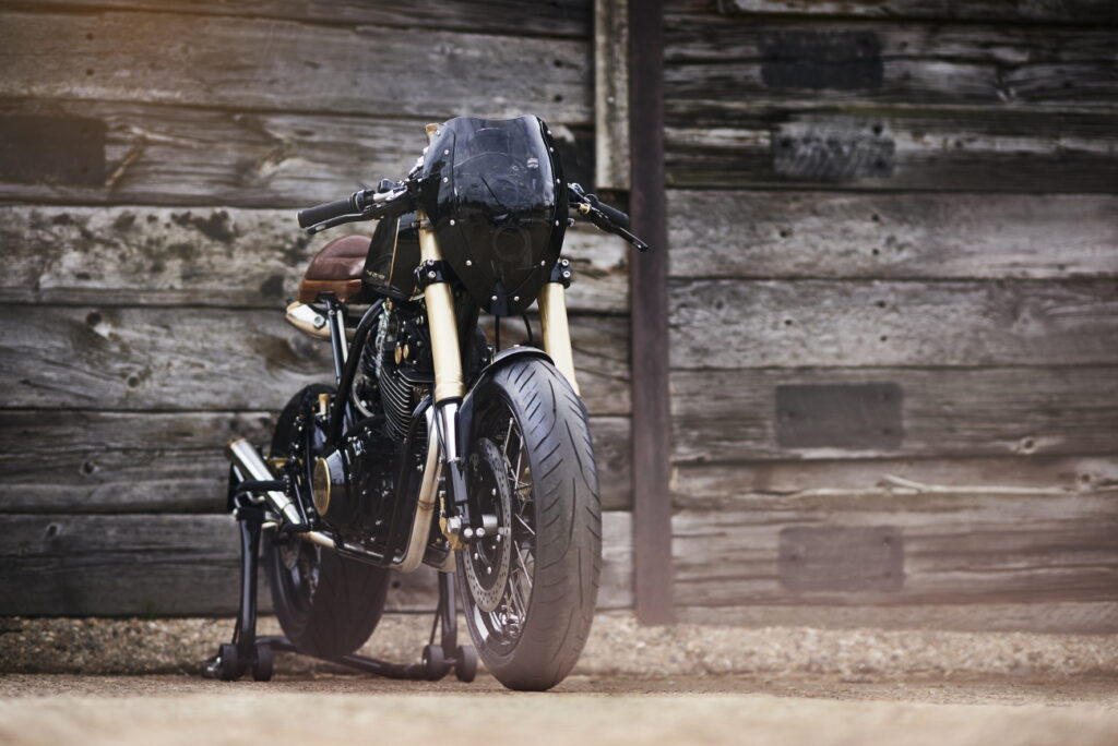 Lions-Den-Motorcycles-Dirt-Racer-front-CustomBike.cc-1.jpg
